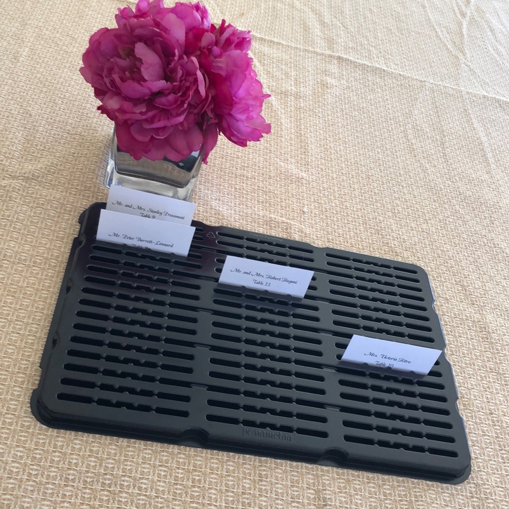 Place card -name tag badge holder for parties or meetings